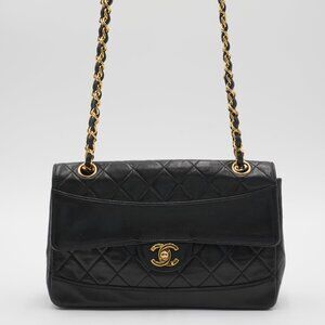 CHANEL Black Classic Single Flap Quilted Lambskin Shoulder Bag - Pre-Owned